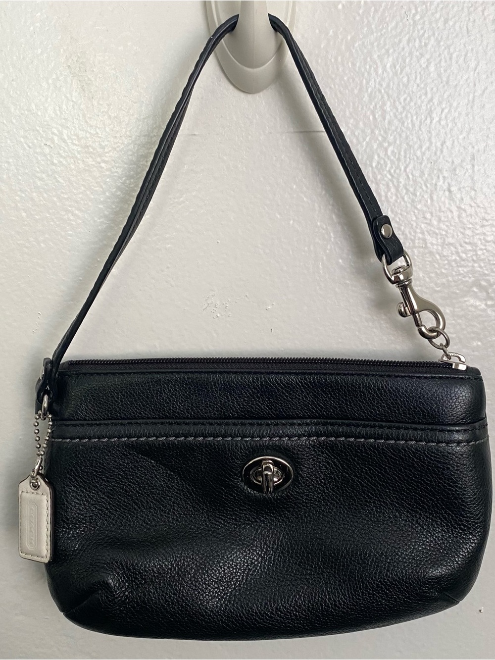 Coach Park Black pebbled Leather Turnlock Wristlet Clutch